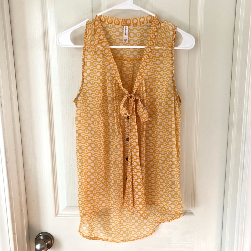 Xhilaration blouse Sleeveless hight low buttondown